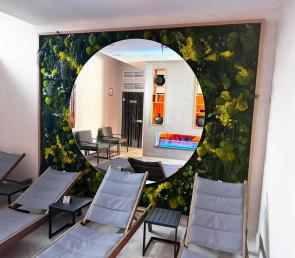 Green walls WILD in the lobby of the Persenk Hotel